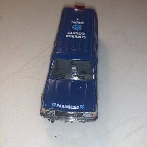 1:64 Code 3 12411 Luzerne Hazleton EMS Paramedic Suburban LIMITED EDITION WOB